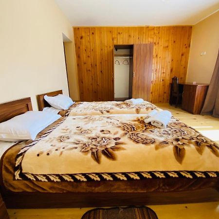 Guesthouse Alpenrose Mestia Exterior photo