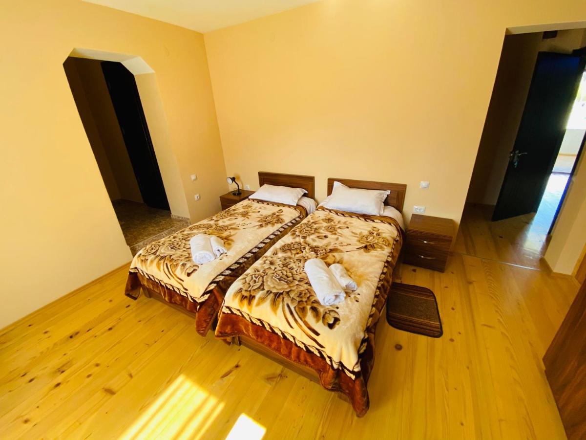 Guesthouse Alpenrose Mestia Exterior photo