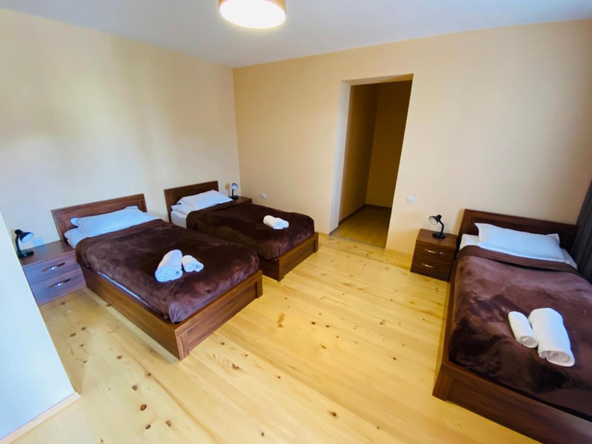Guesthouse Alpenrose Mestia Exterior photo